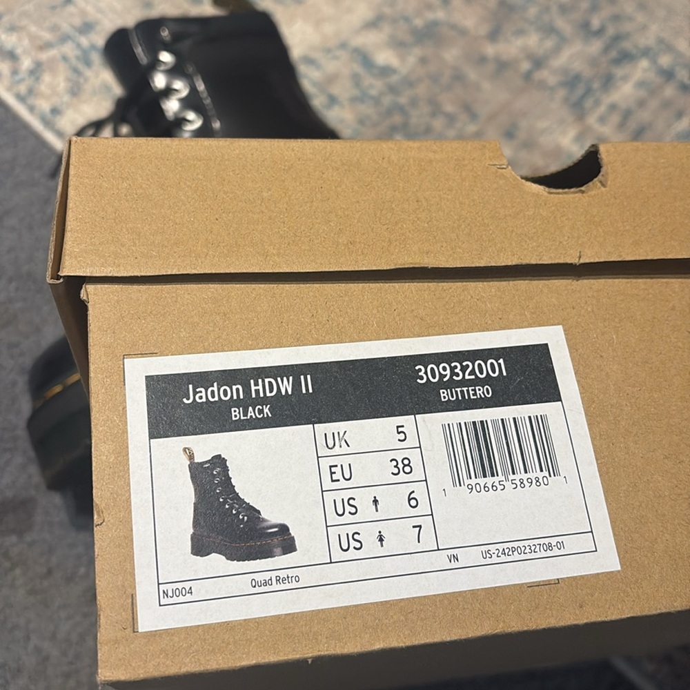 Like New. DR.MARTENS Jadon HDW II Platform Boot - Picture 7 of 8